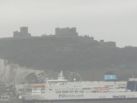 Zátiší s hradem a lodí